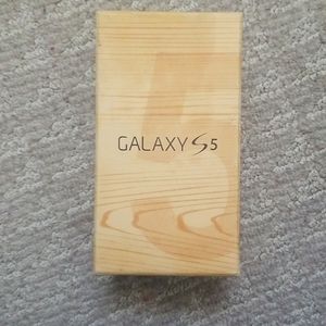 Samsung s5 cellphone with accessories